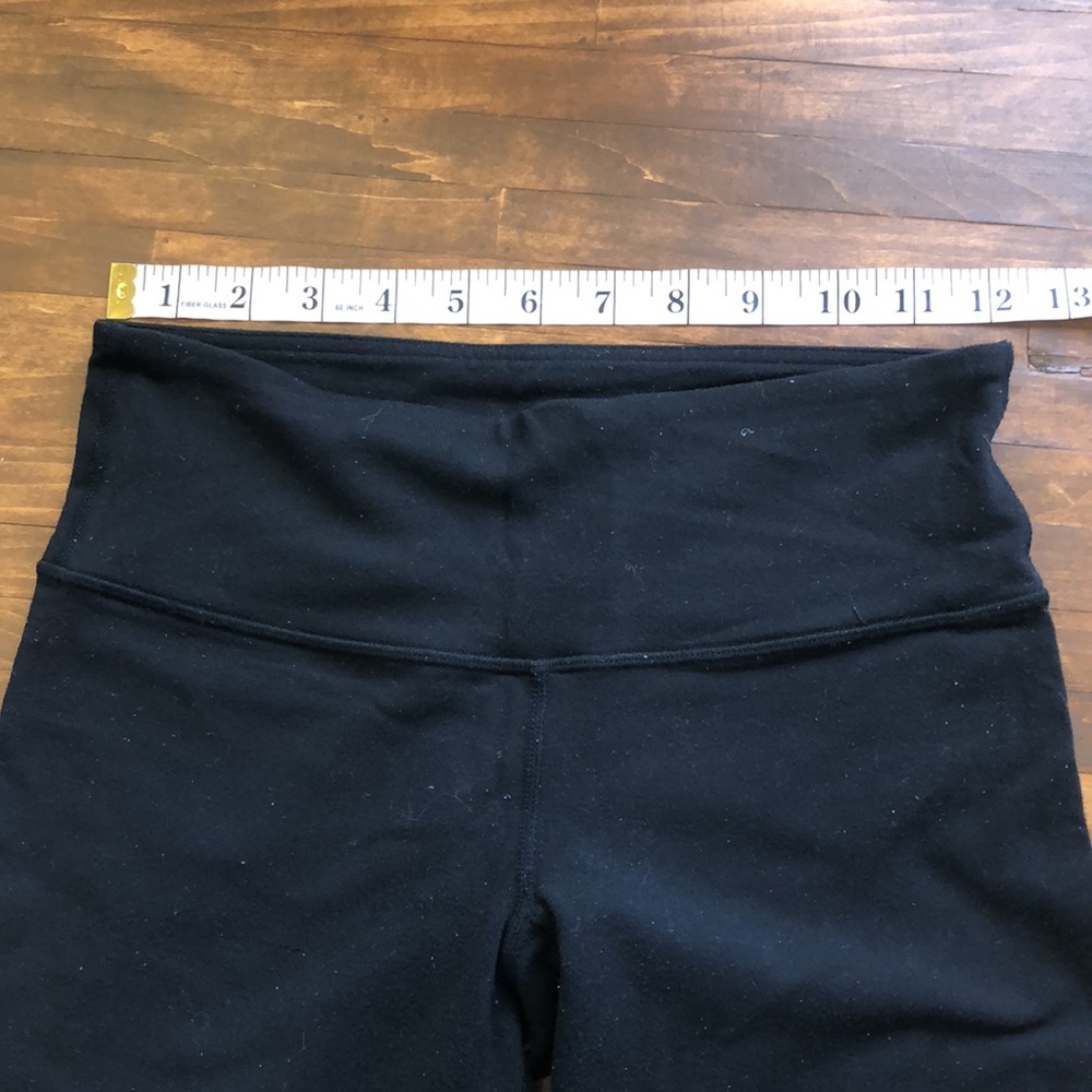 LULULEMON Black Crop Yoga Athletic Athleisure Legging Size 4 reversible - Picture 5 of 9